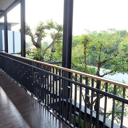De Vine House Hotell Roi Et Exteriör bild