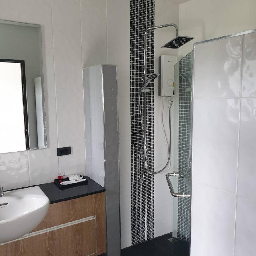 De Vine House Hotell Roi Et Exteriör bild