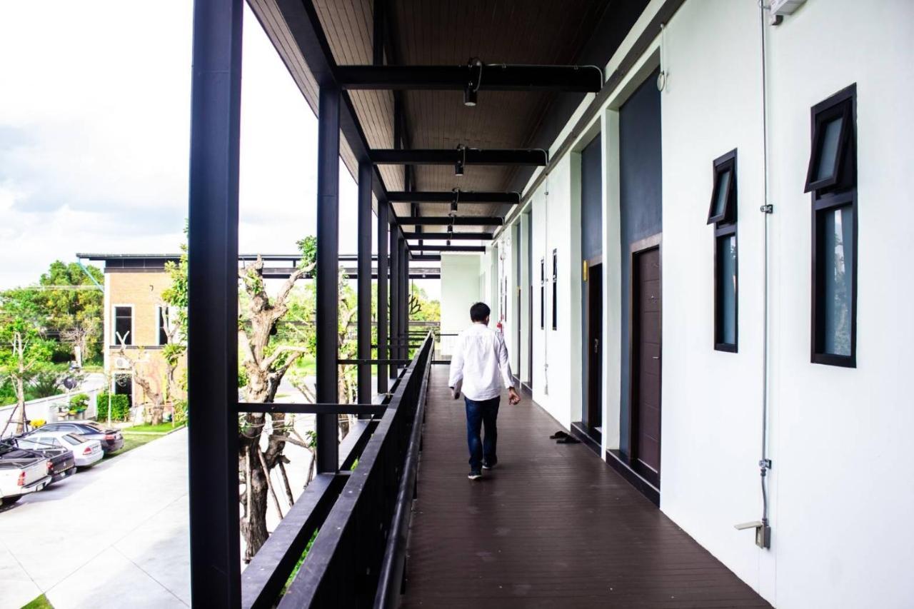 De Vine House Hotell Roi Et Exteriör bild