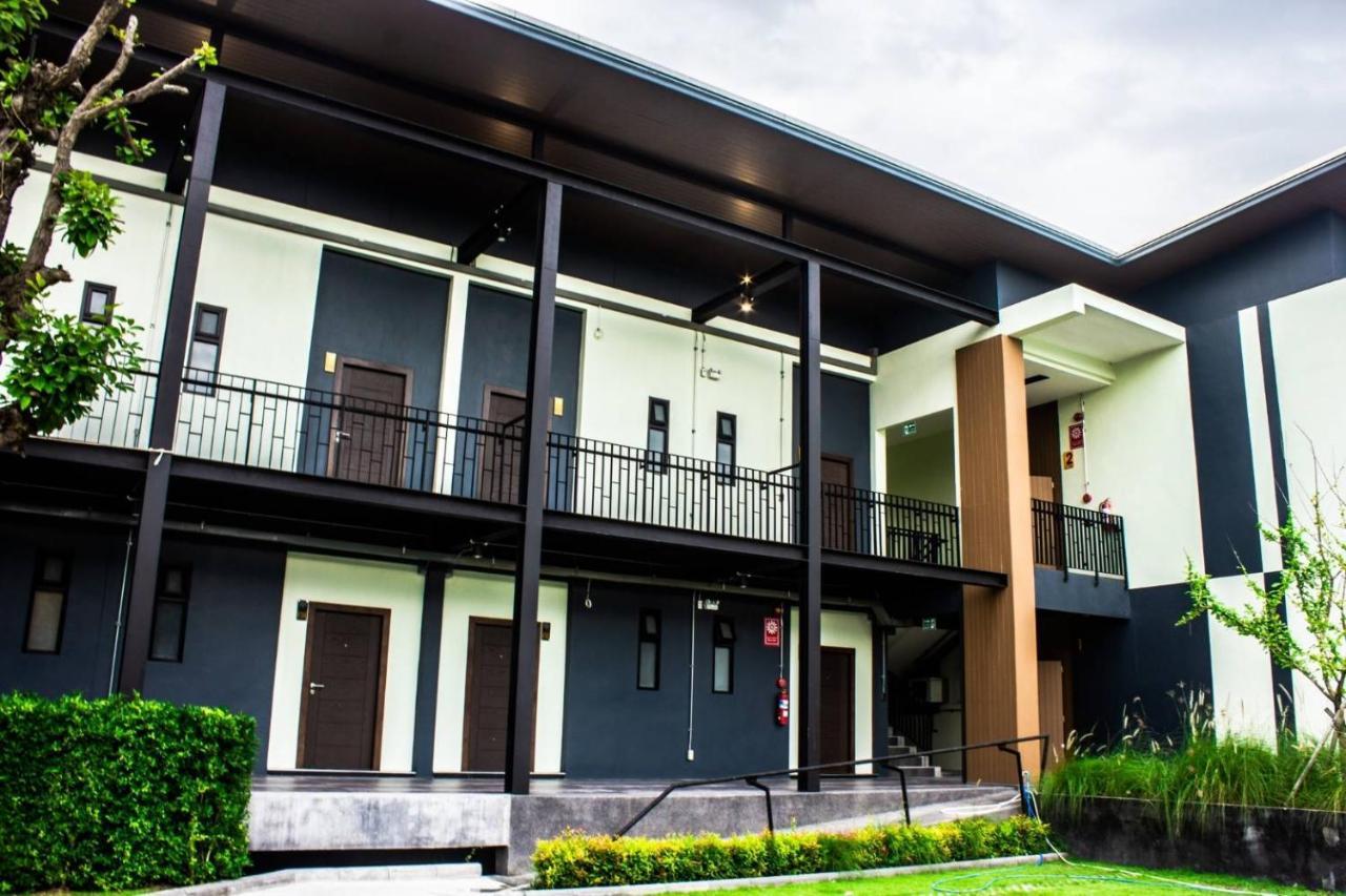 De Vine House Hotell Roi Et Exteriör bild