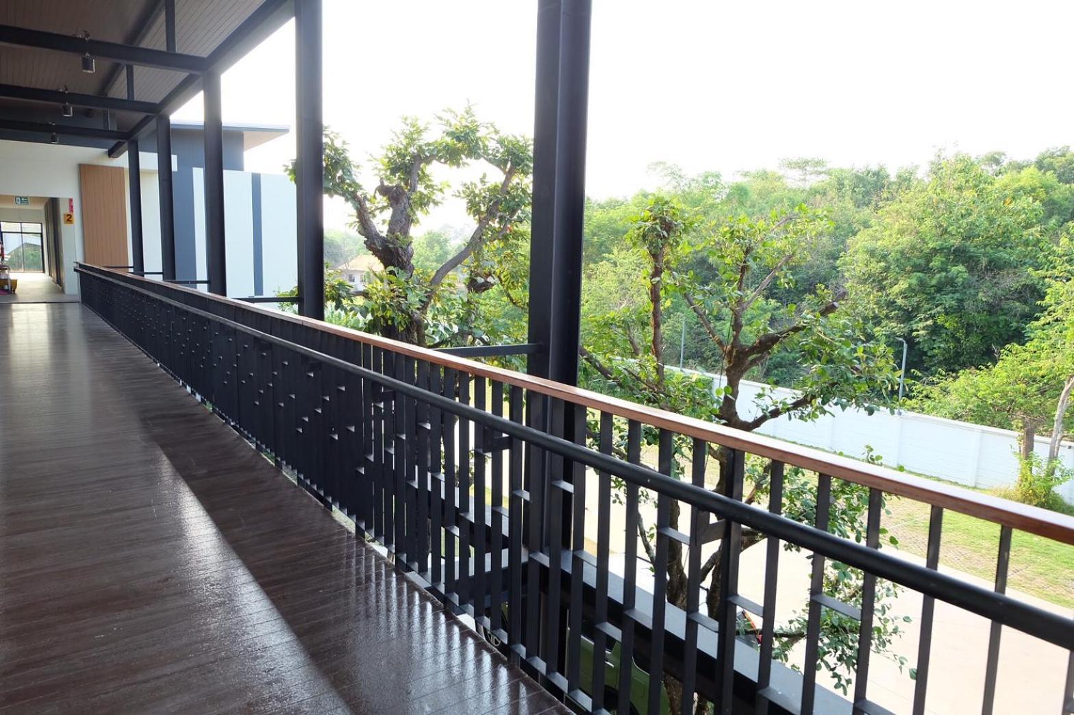 De Vine House Hotell Roi Et Exteriör bild