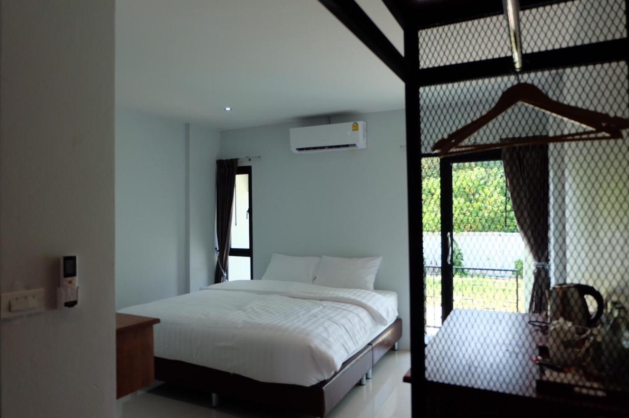 De Vine House Hotell Roi Et Exteriör bild