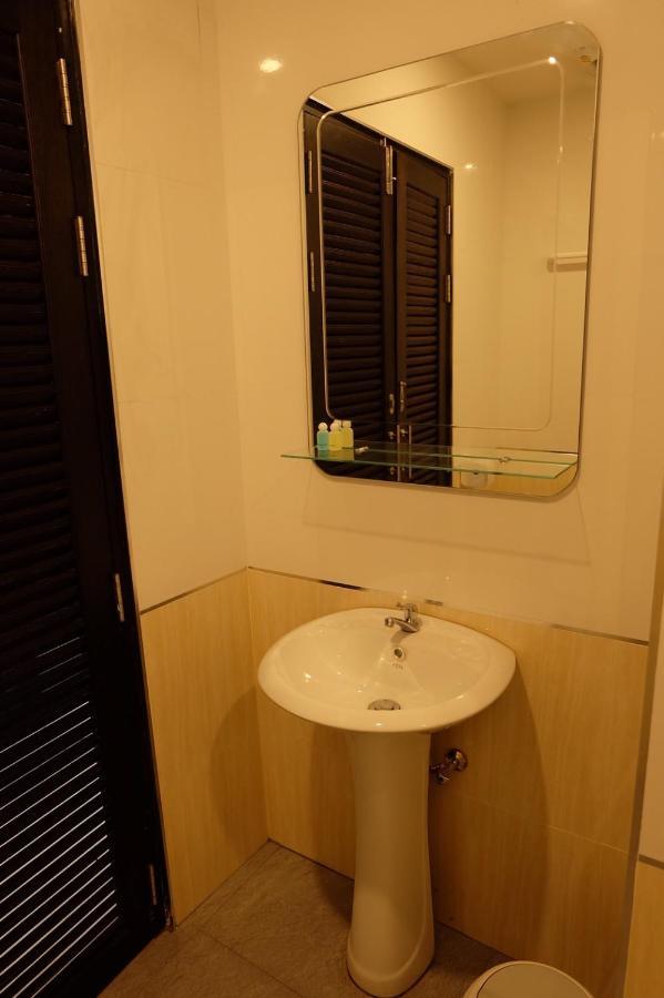 De Vine House Hotell Roi Et Exteriör bild